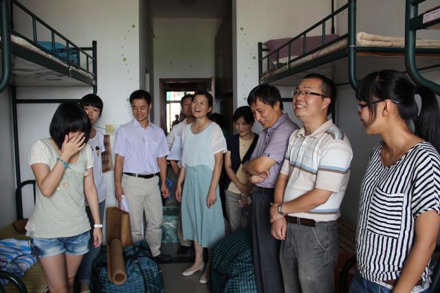 学院领导走访寝室