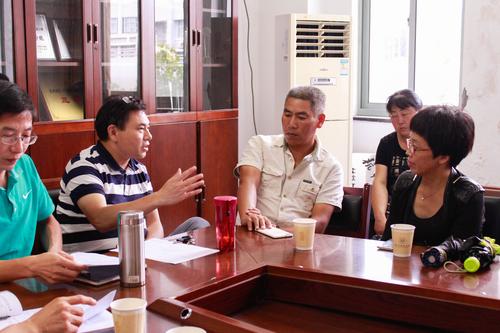 家长会后家长与老师交流